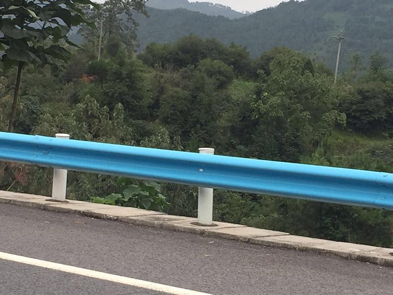 路侧护栏板