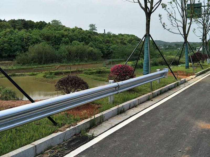 路侧护栏板