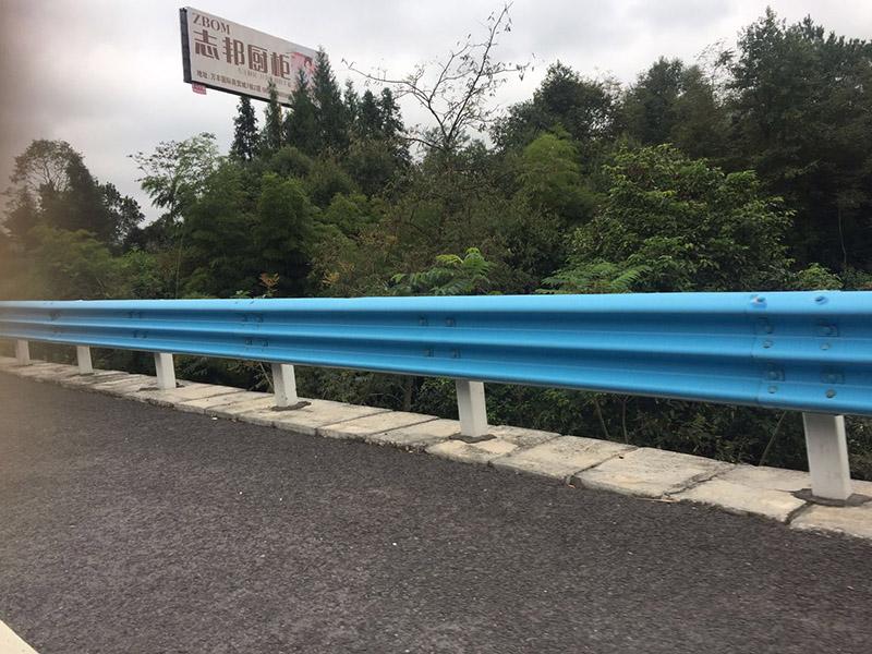 三波护栏板