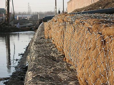 石笼网生态护岸介绍
